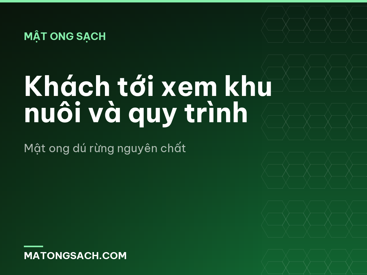 Khách tới xem khu nuôi và quy trình
